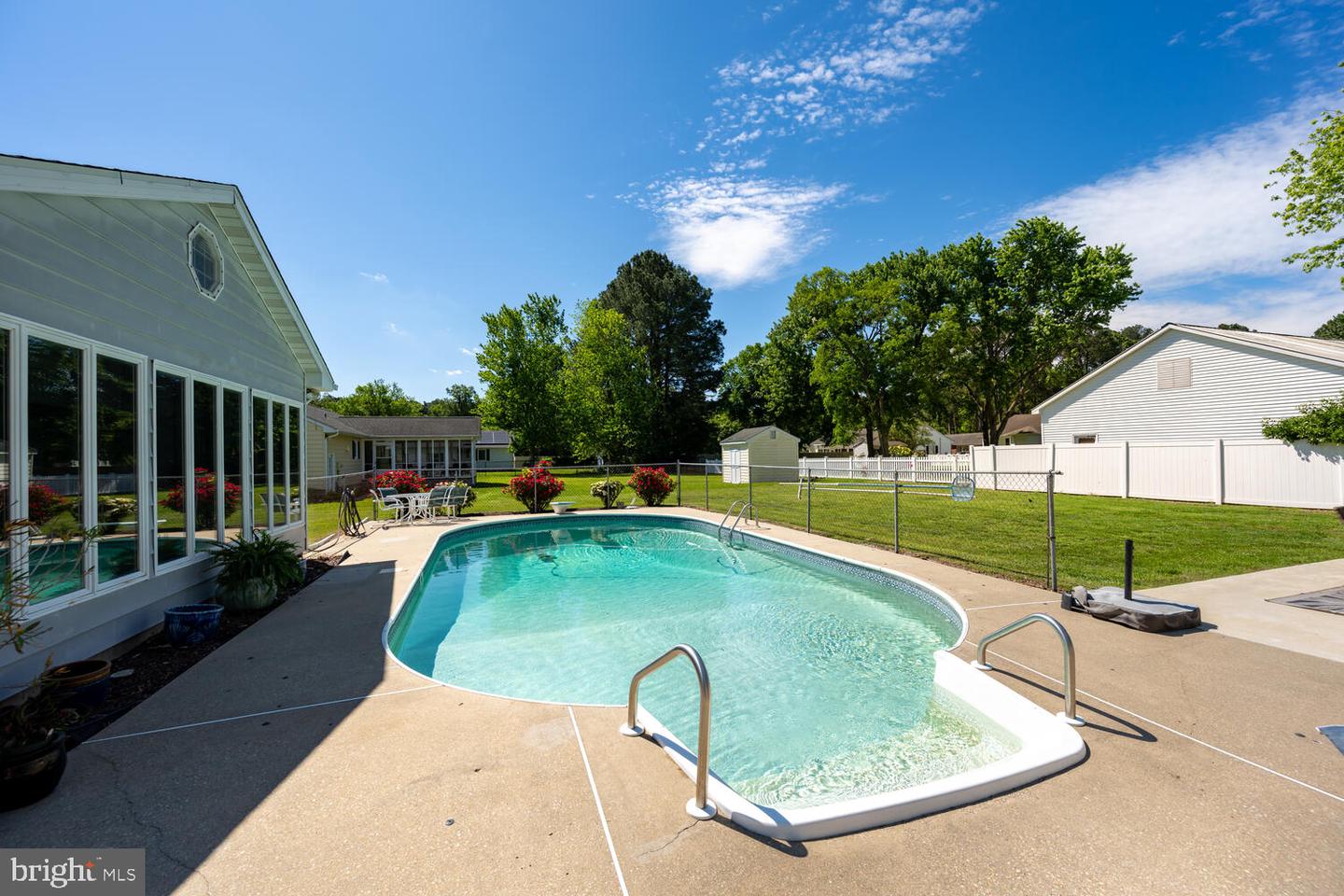 3 Oriole Dr