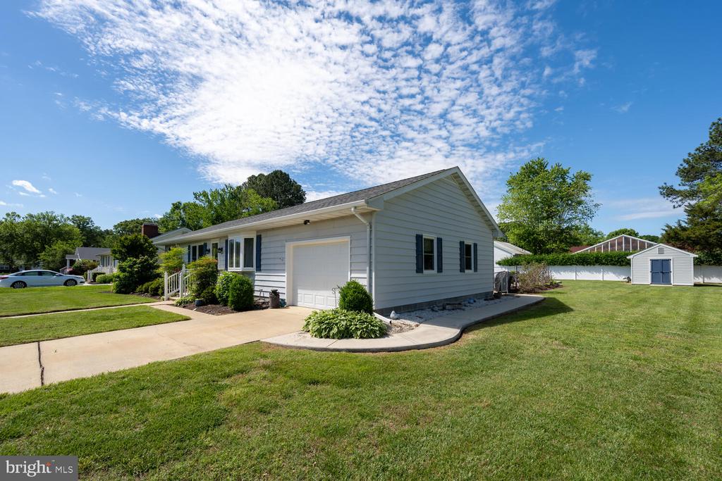 3 Oriole Dr