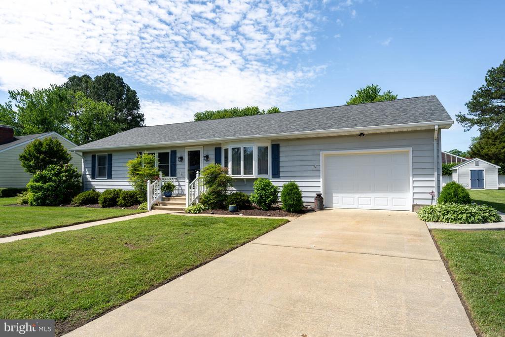 3 Oriole Dr