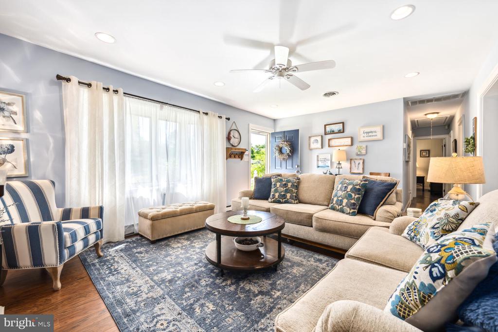 3 Oriole Dr