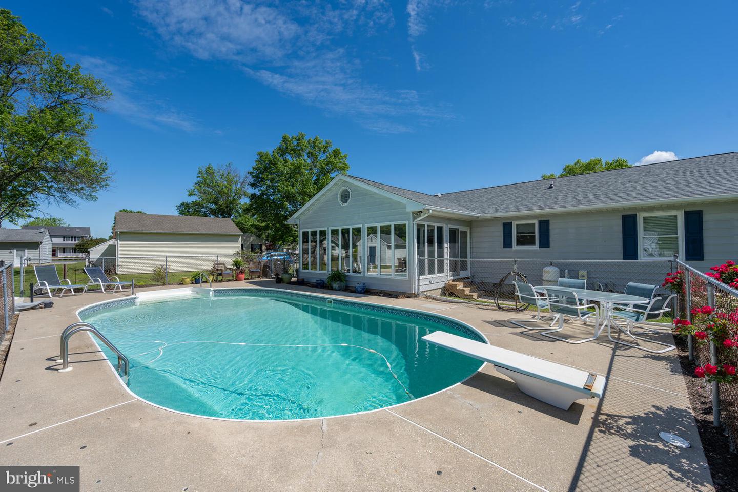 3 Oriole Dr