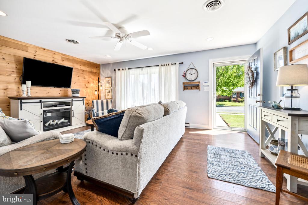 3 Oriole Dr