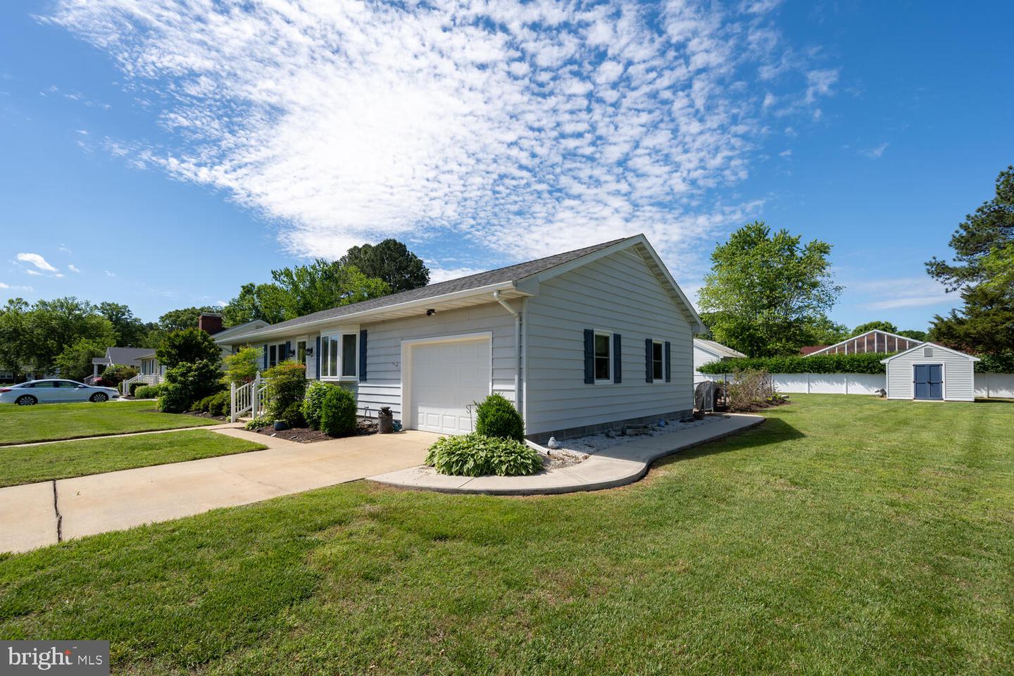 3 Oriole Dr