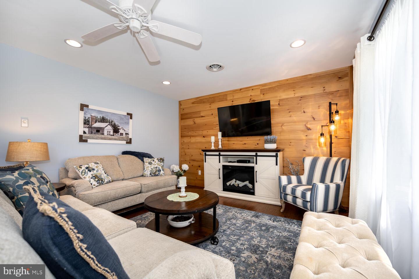 3 Oriole Dr