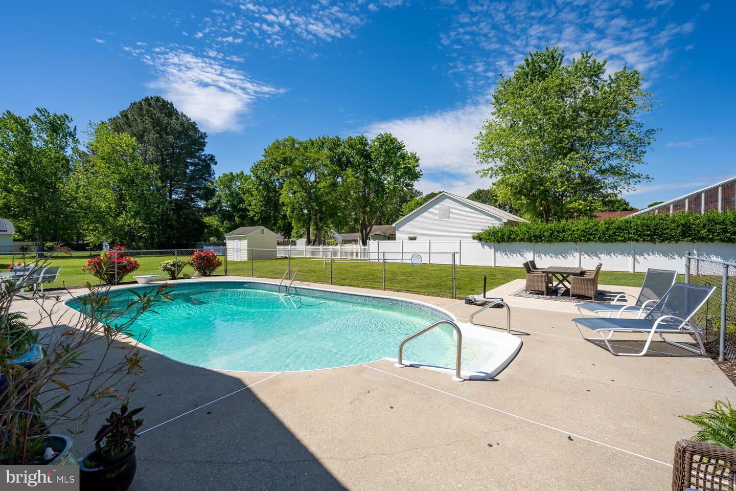 3 Oriole Dr