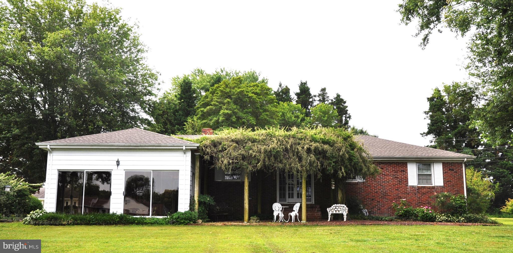 3202 Holly Ln