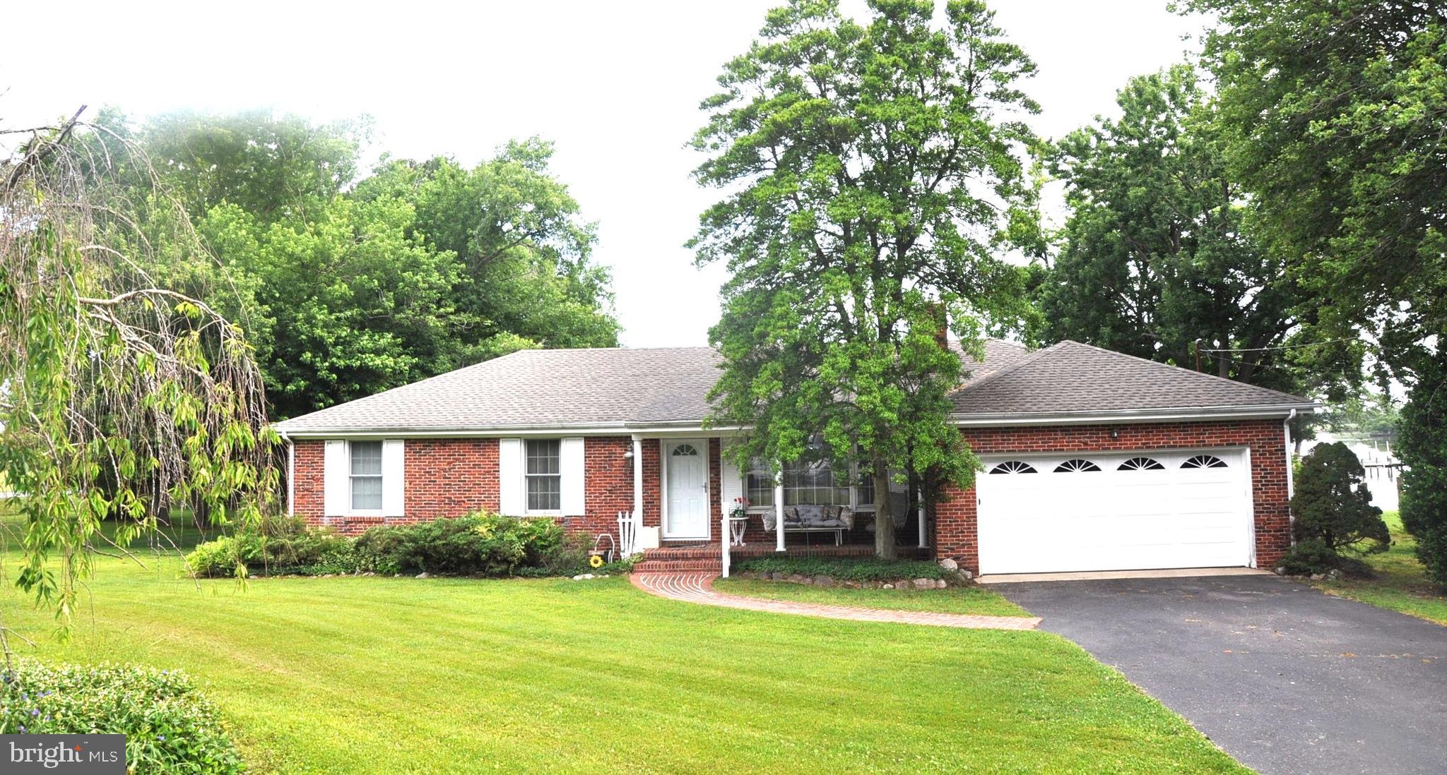 3202 Holly Ln