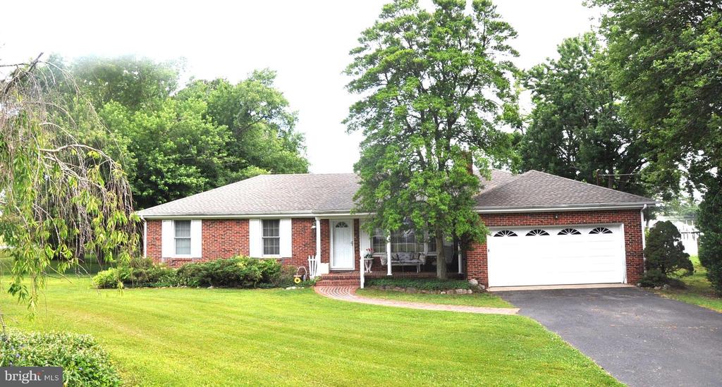 3202 Holly Ln