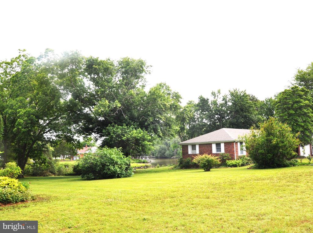 3202 Holly Ln