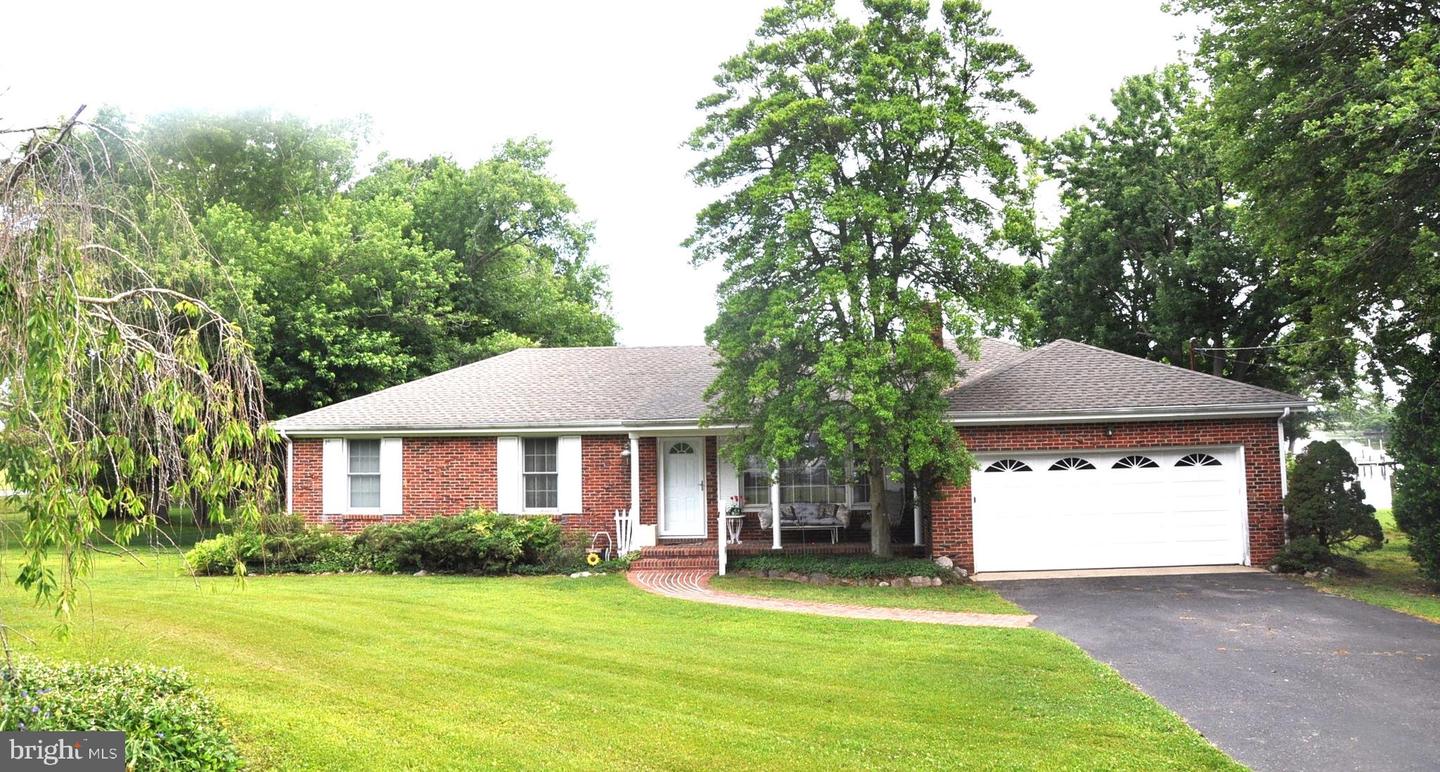 3202 Holly Ln