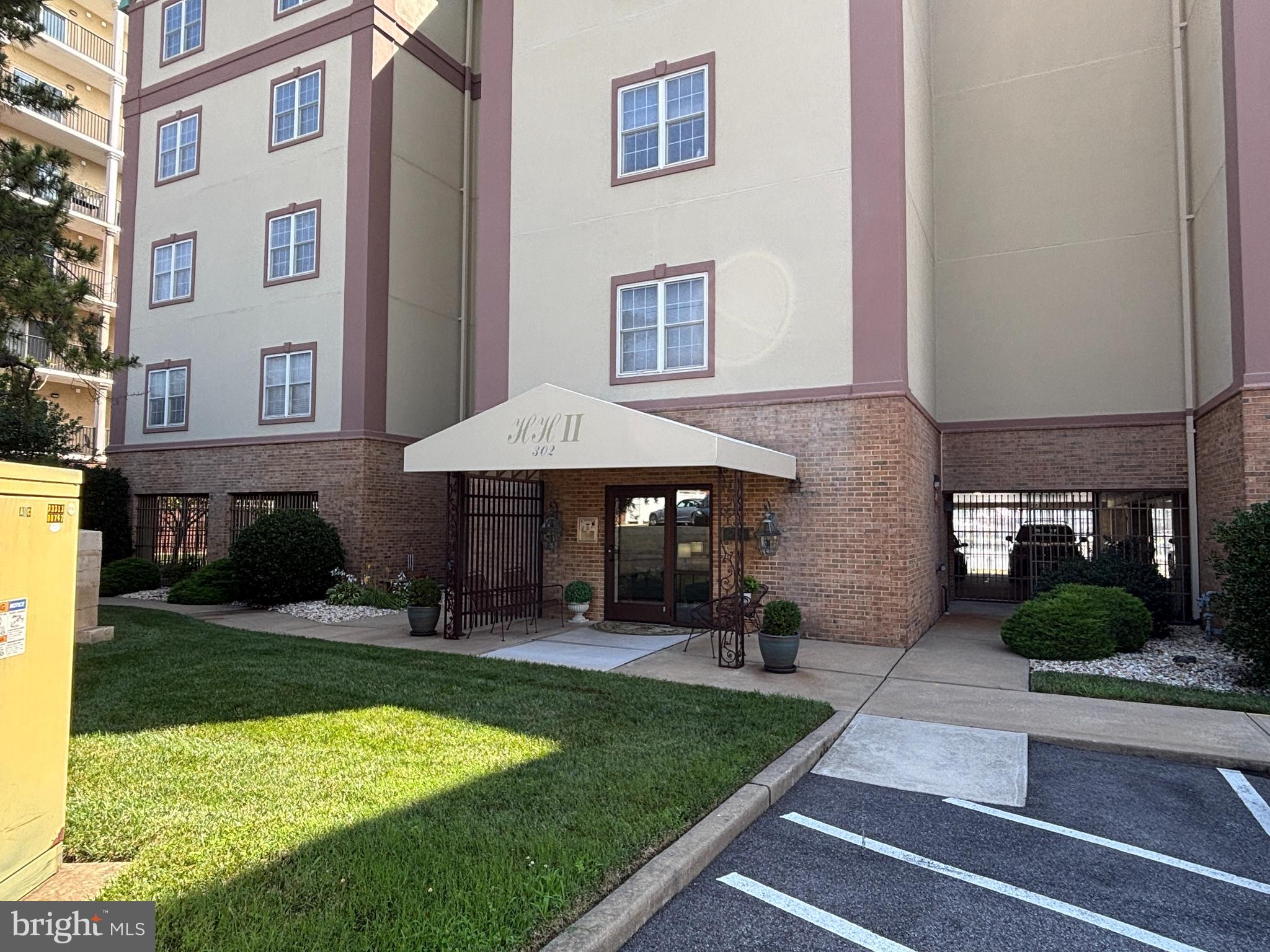 302 Academy St #301a