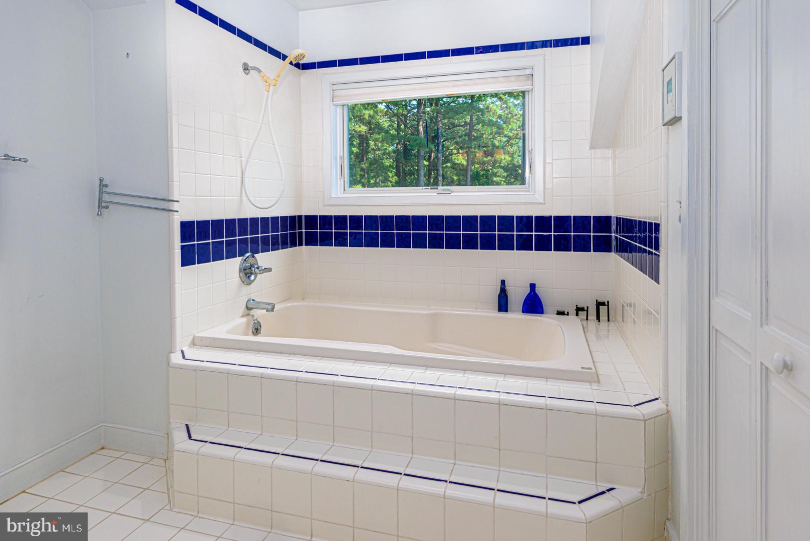 3113 Bay View Dr