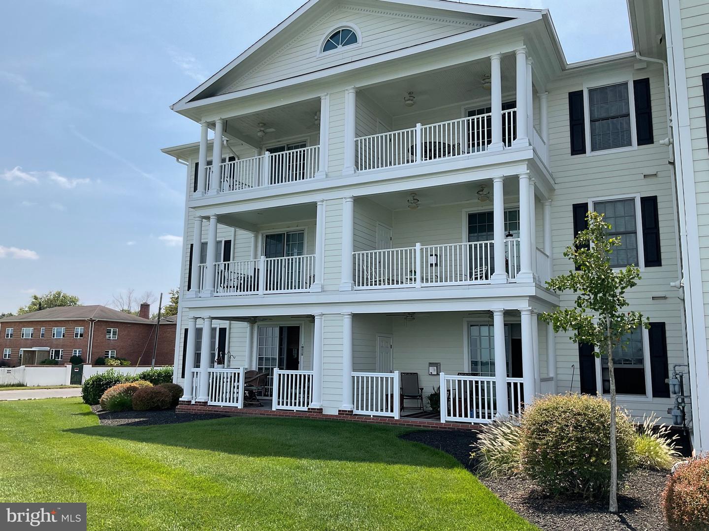 5 Oakley St #102