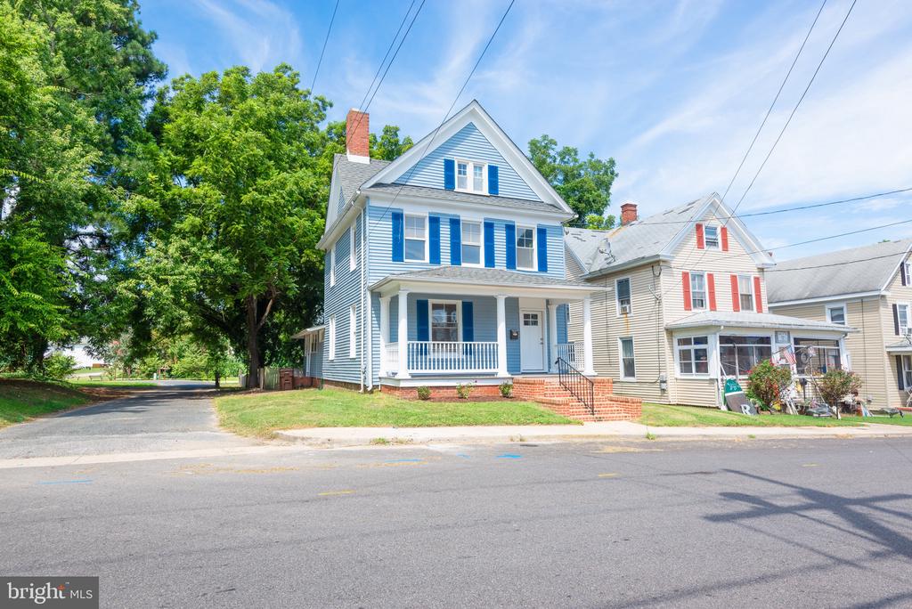 705 Peachblossom Ave