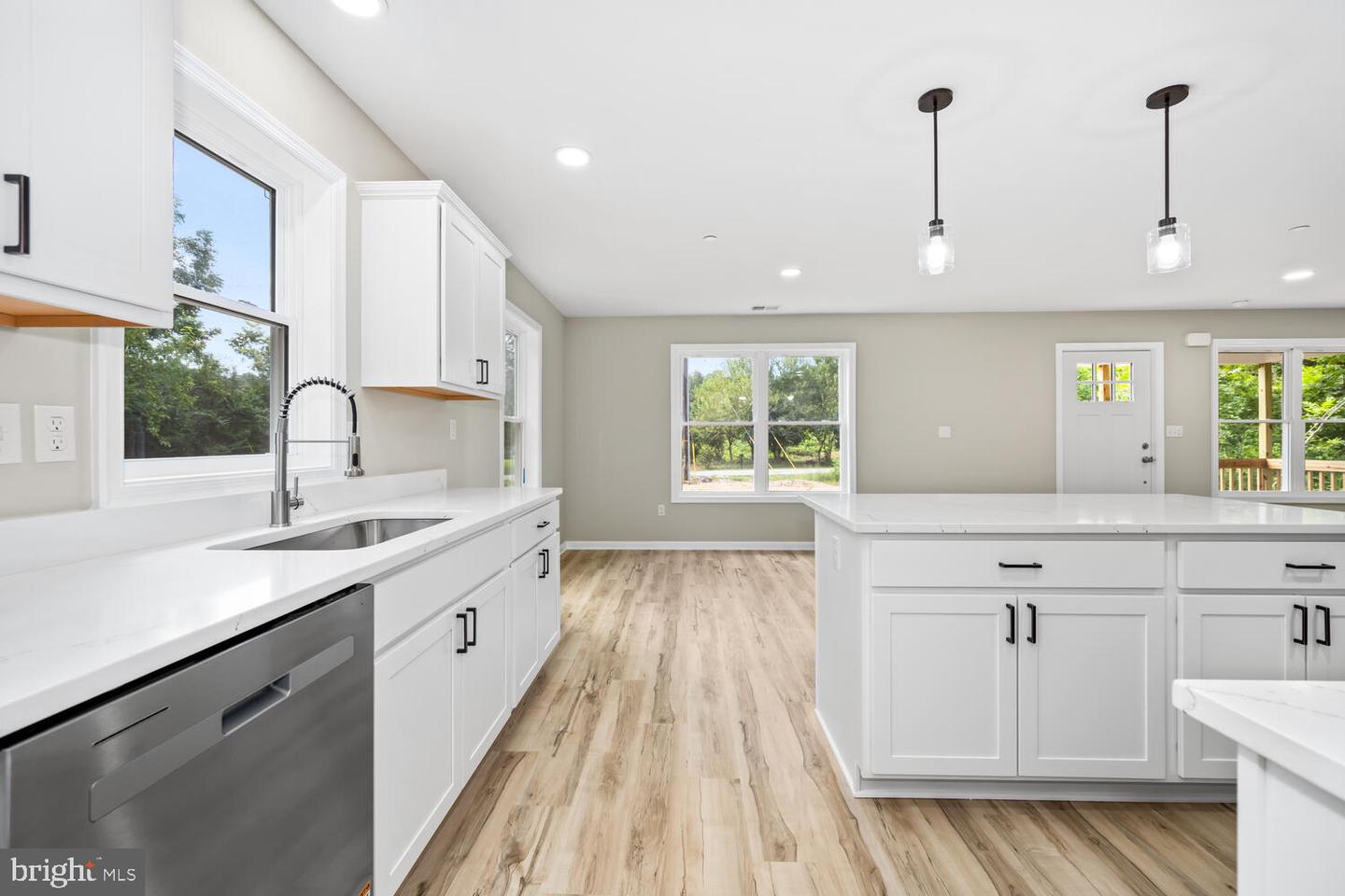 2422 Rock Dr
