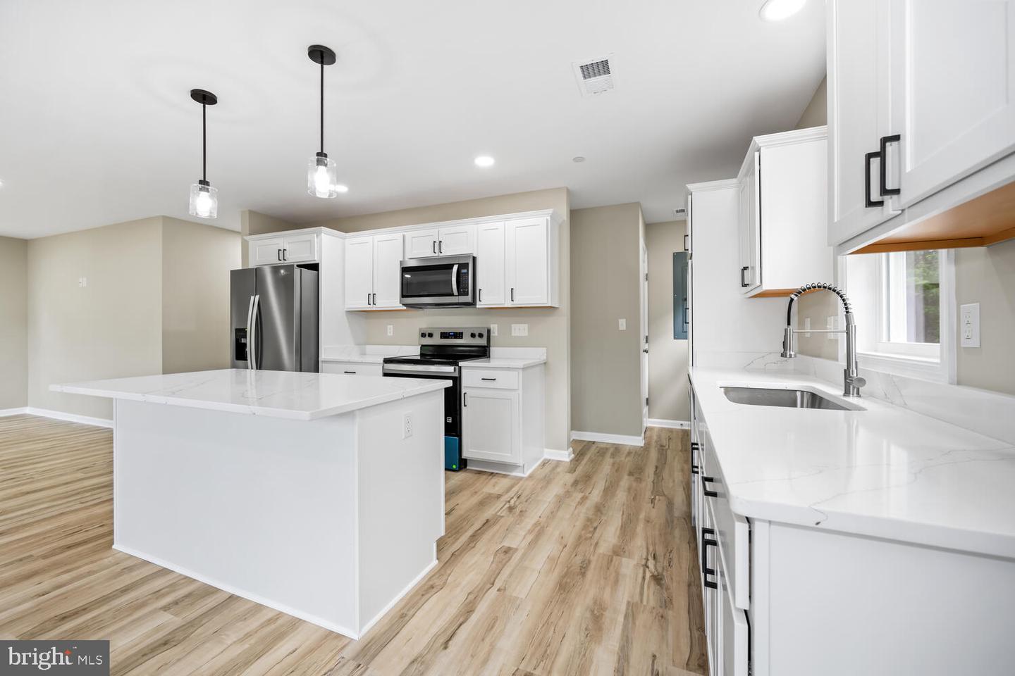 2422 Rock Dr