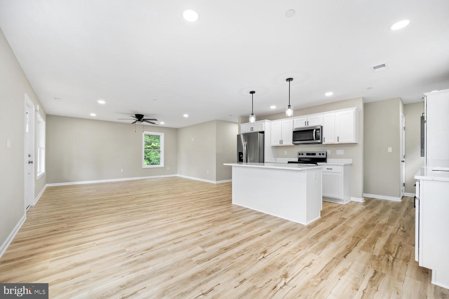 2422 Rock Dr