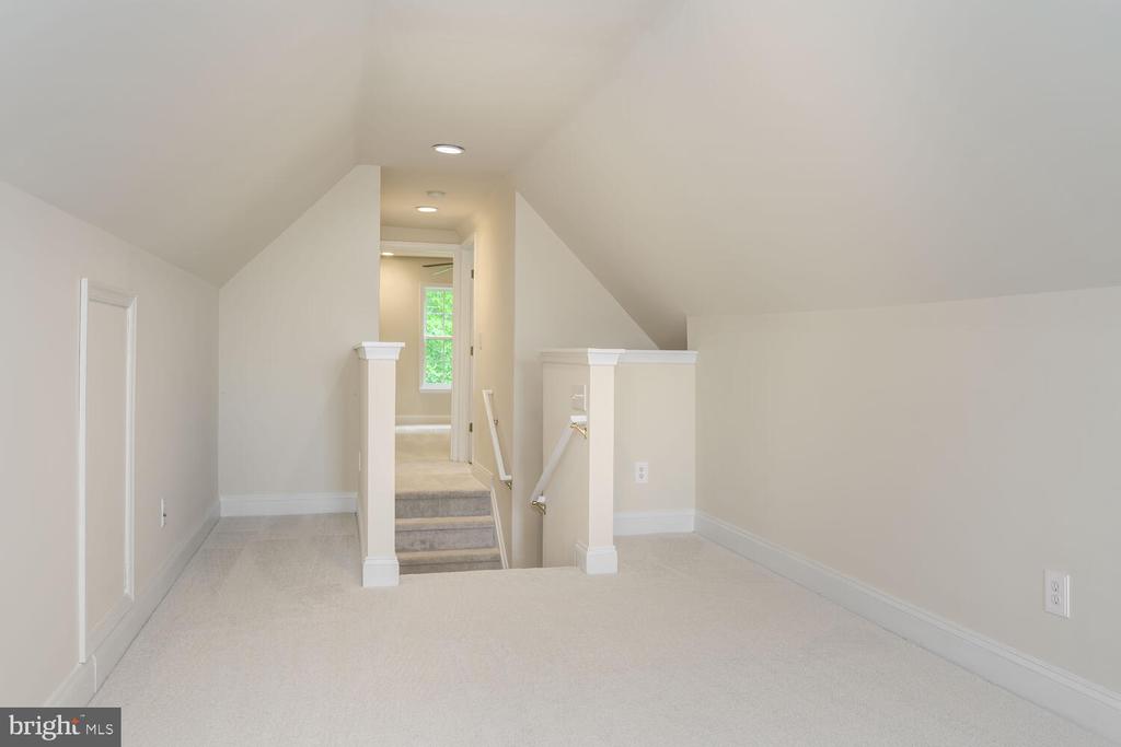110 REGULATOR DRIVE N