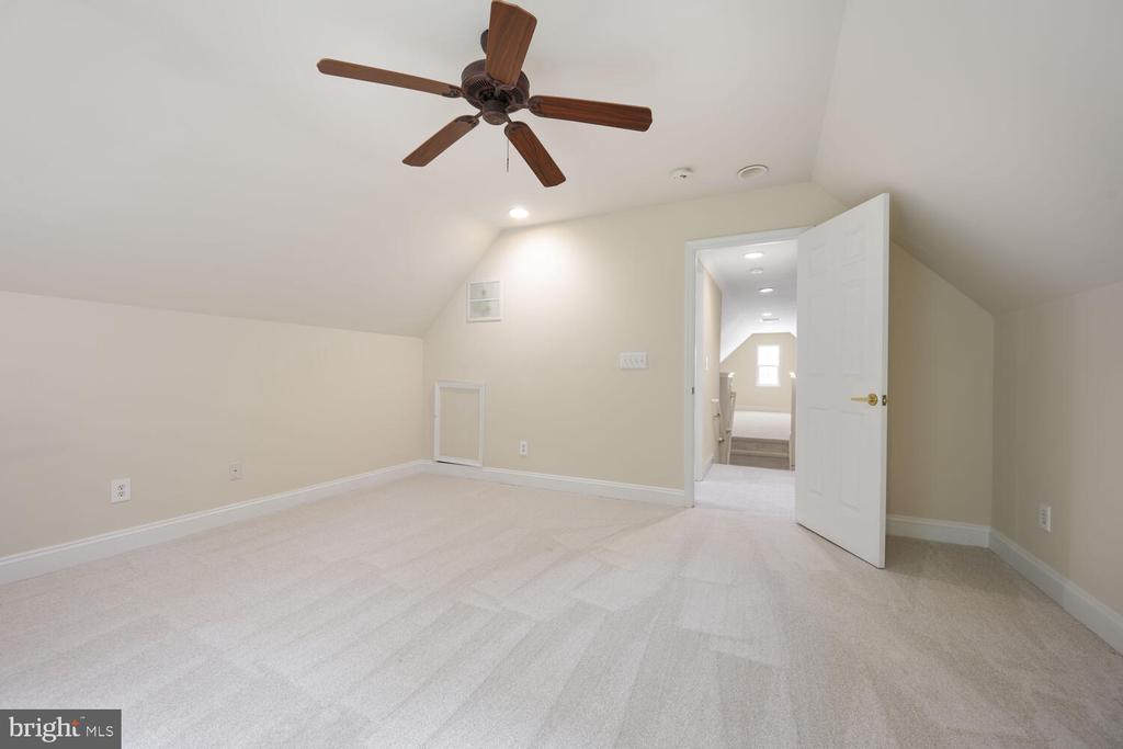 110 REGULATOR DRIVE N
