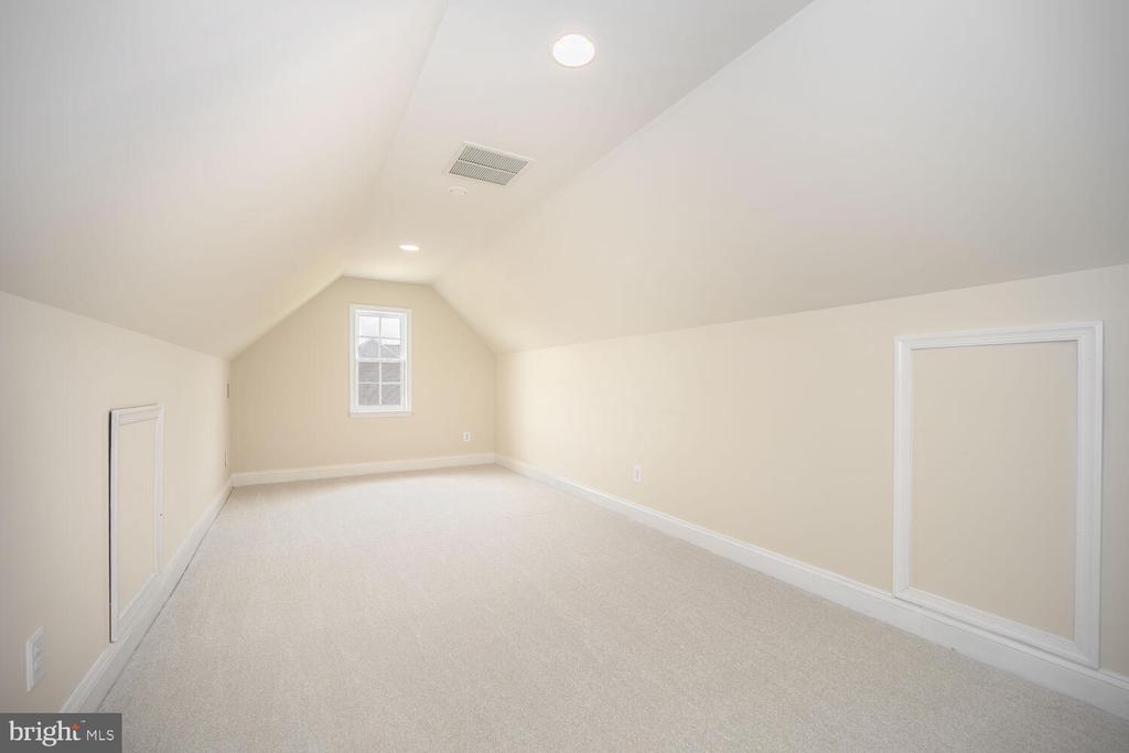 110 REGULATOR DRIVE N