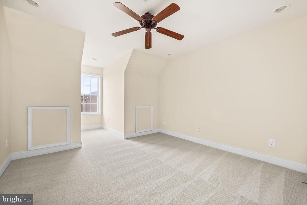 110 REGULATOR DRIVE N