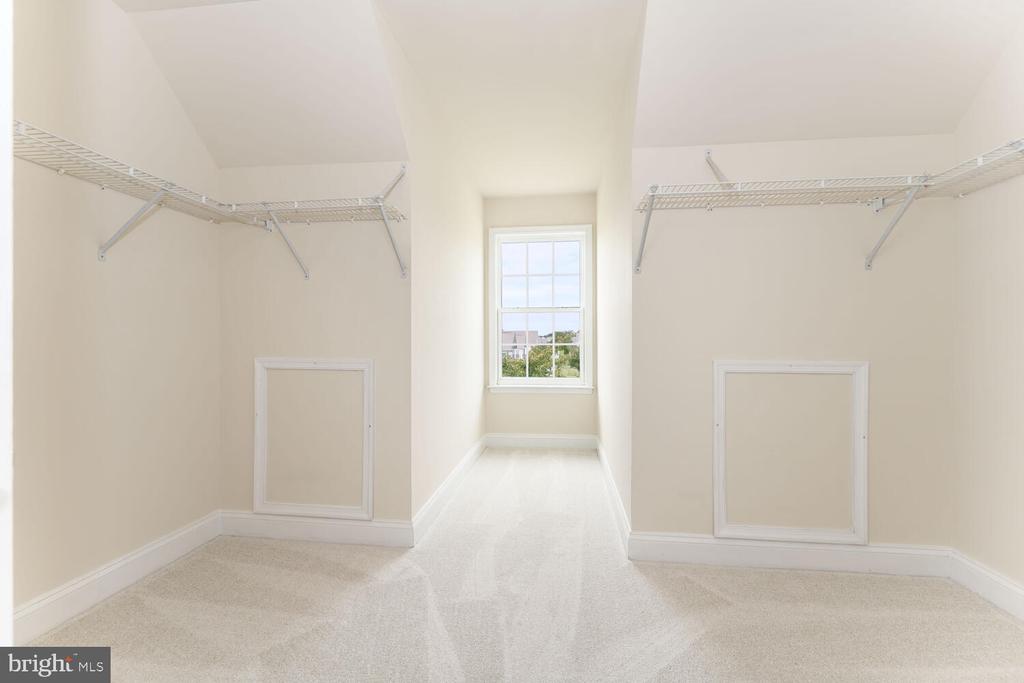 110 REGULATOR DRIVE N