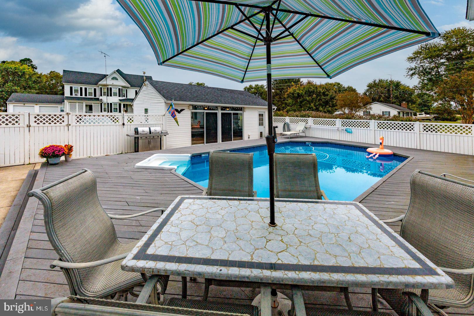 4904 RAVENWOOD ROAD