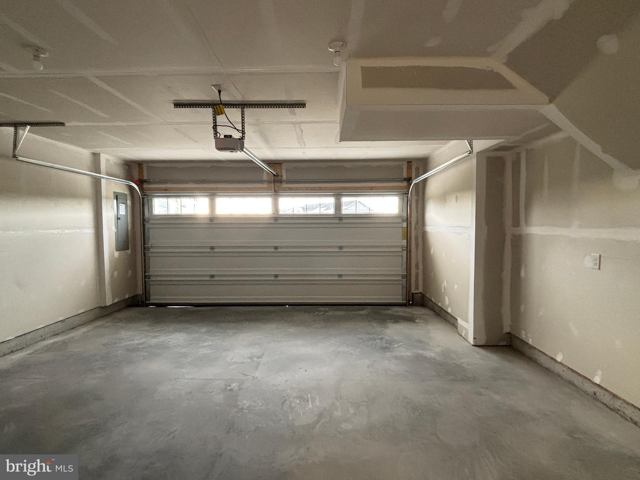 2212 WINTERBERRY LANE I