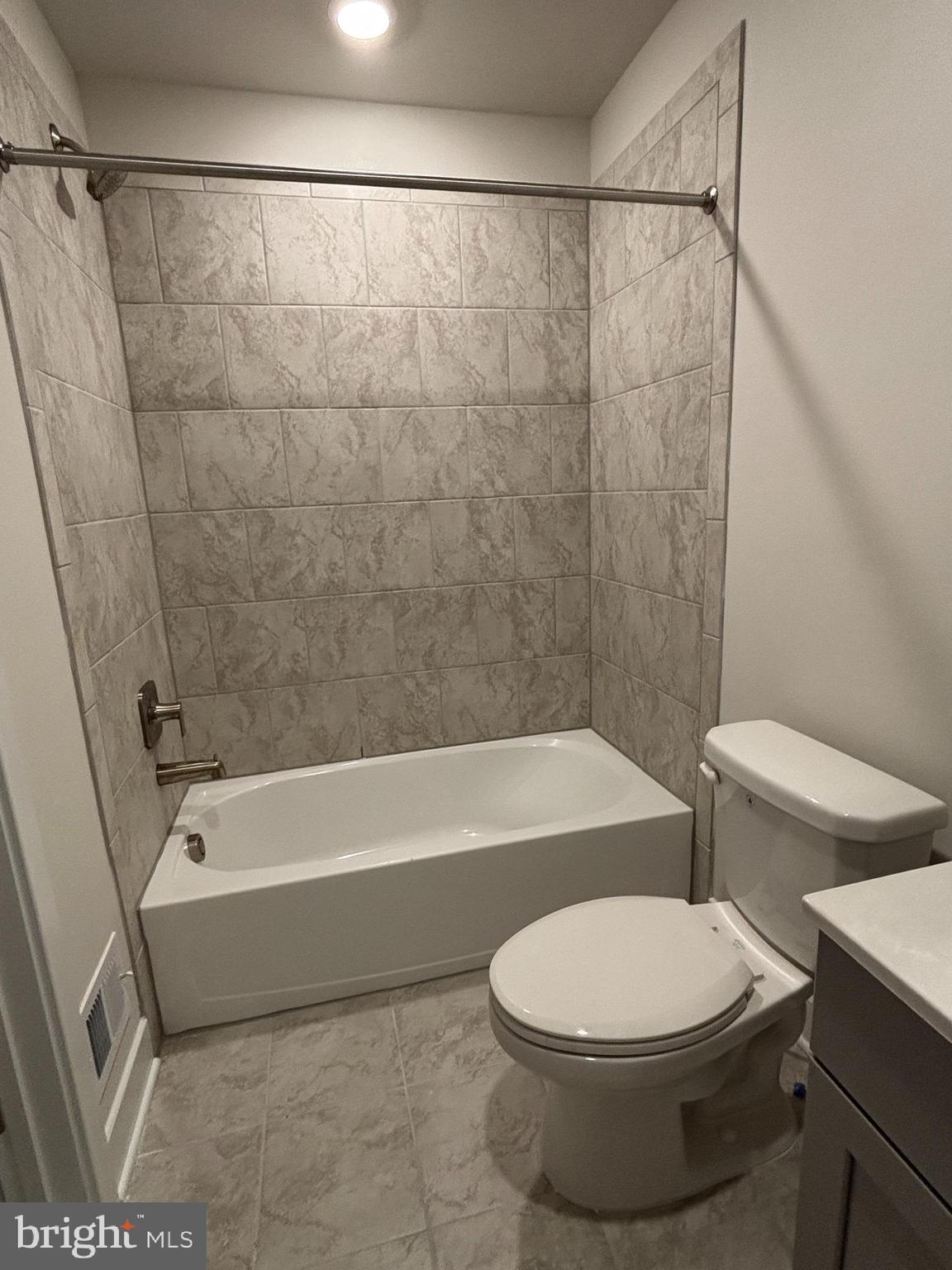 2212 WINTERBERRY LANE I