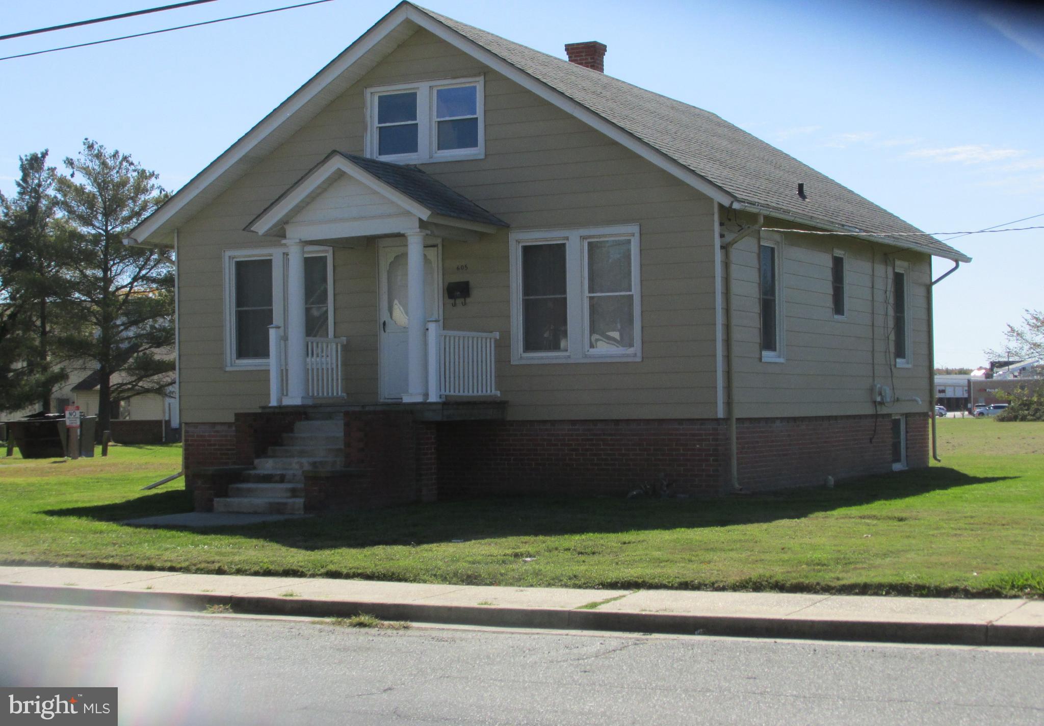 603 ROSLYN AVENUE