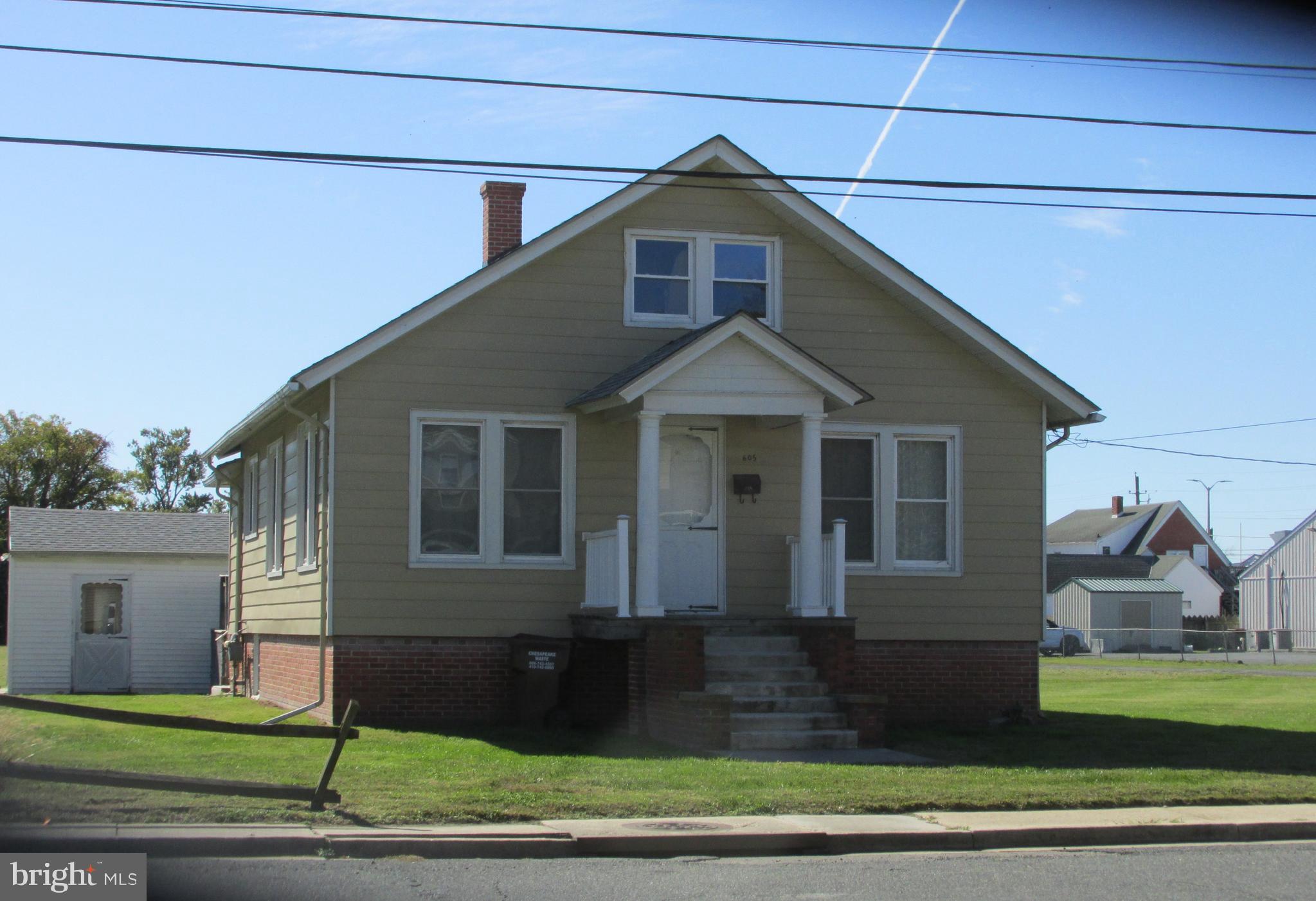 603 ROSLYN AVENUE