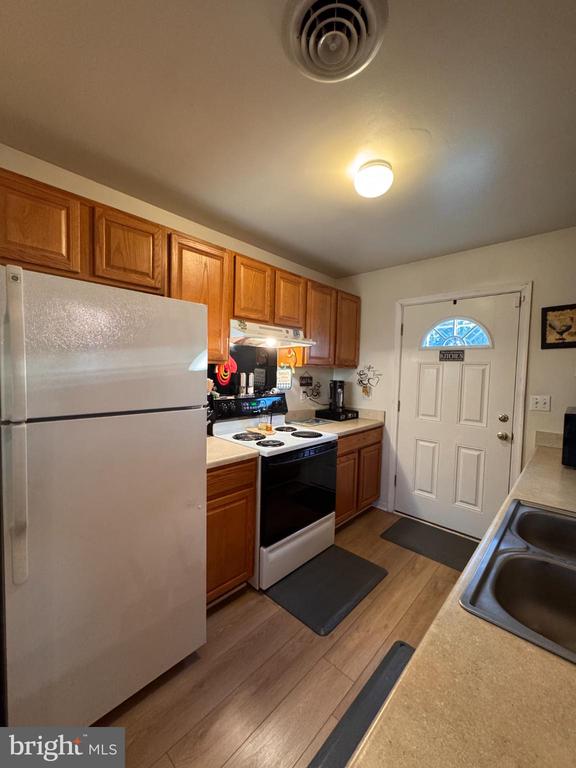 606 EDGEWOOD AVENUE