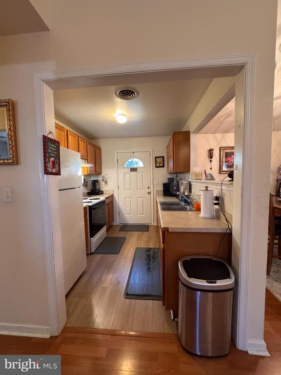 606 EDGEWOOD AVENUE