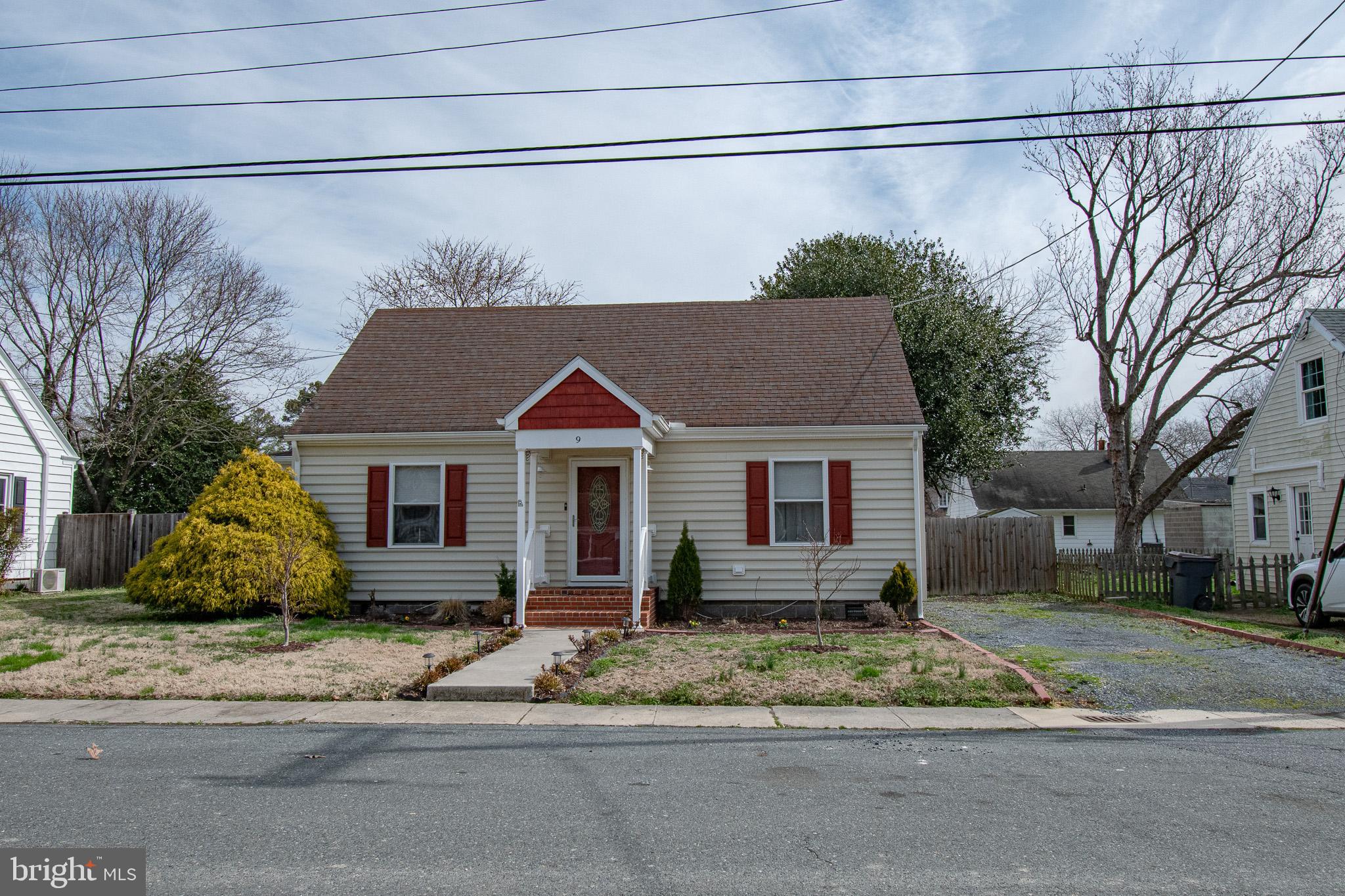 9 OAK STREET