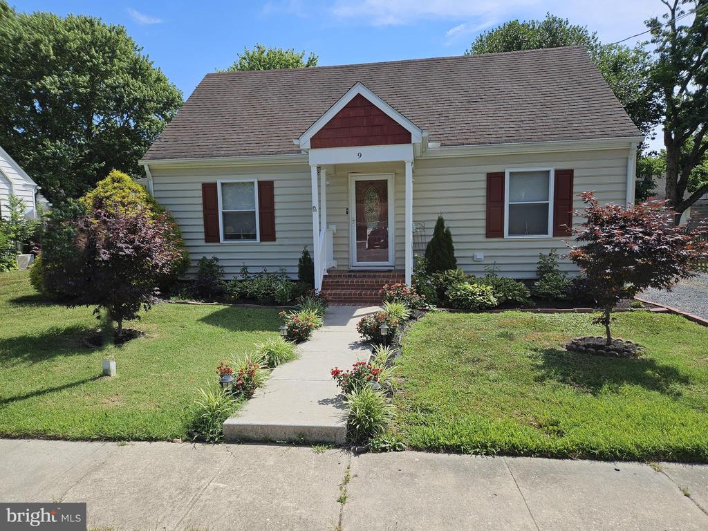9 OAK STREET