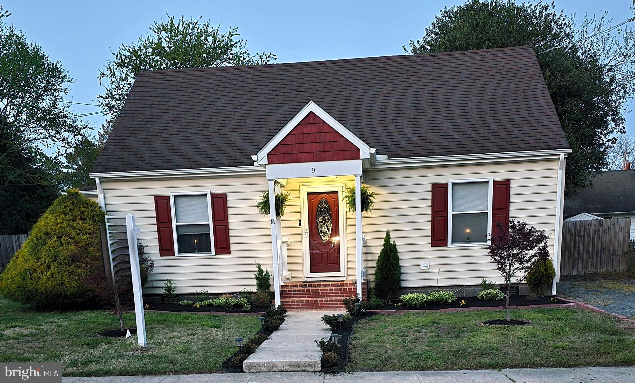 9 OAK STREET