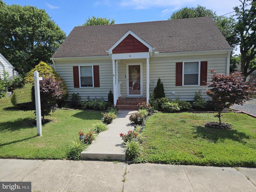 9 OAK STREET