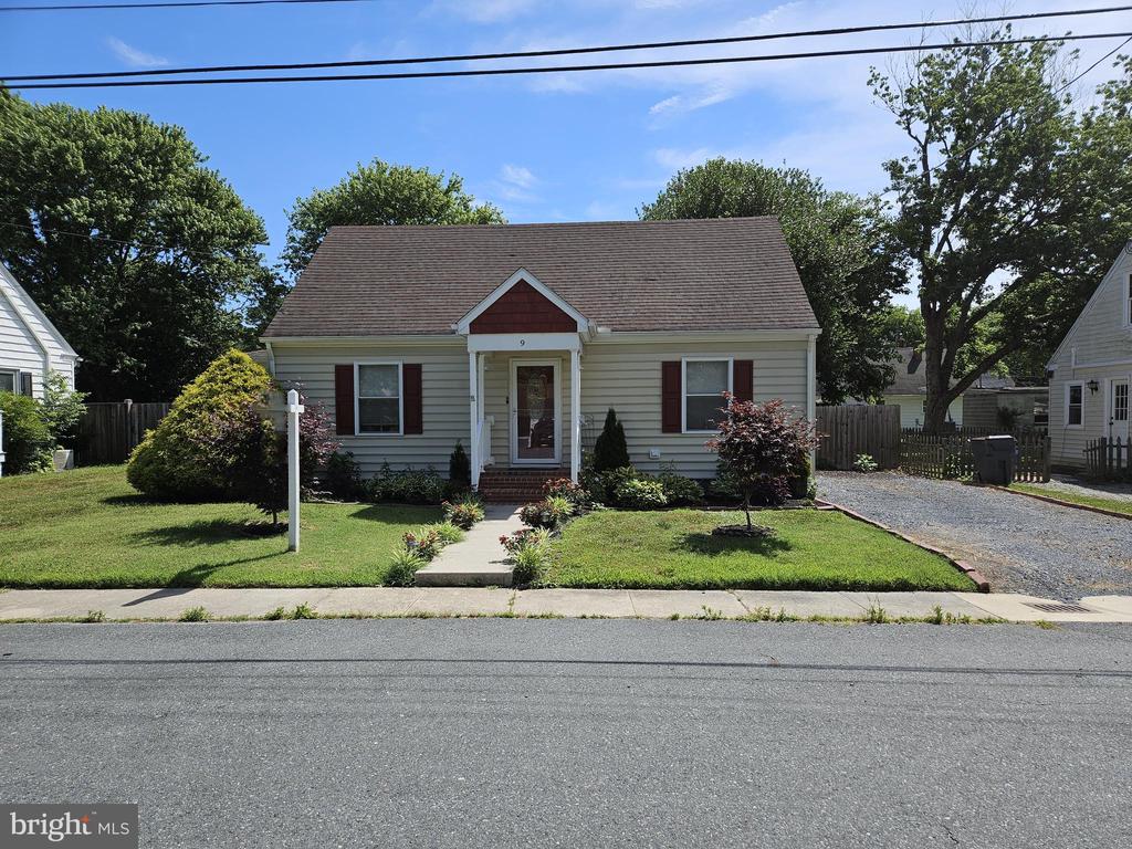9 OAK STREET