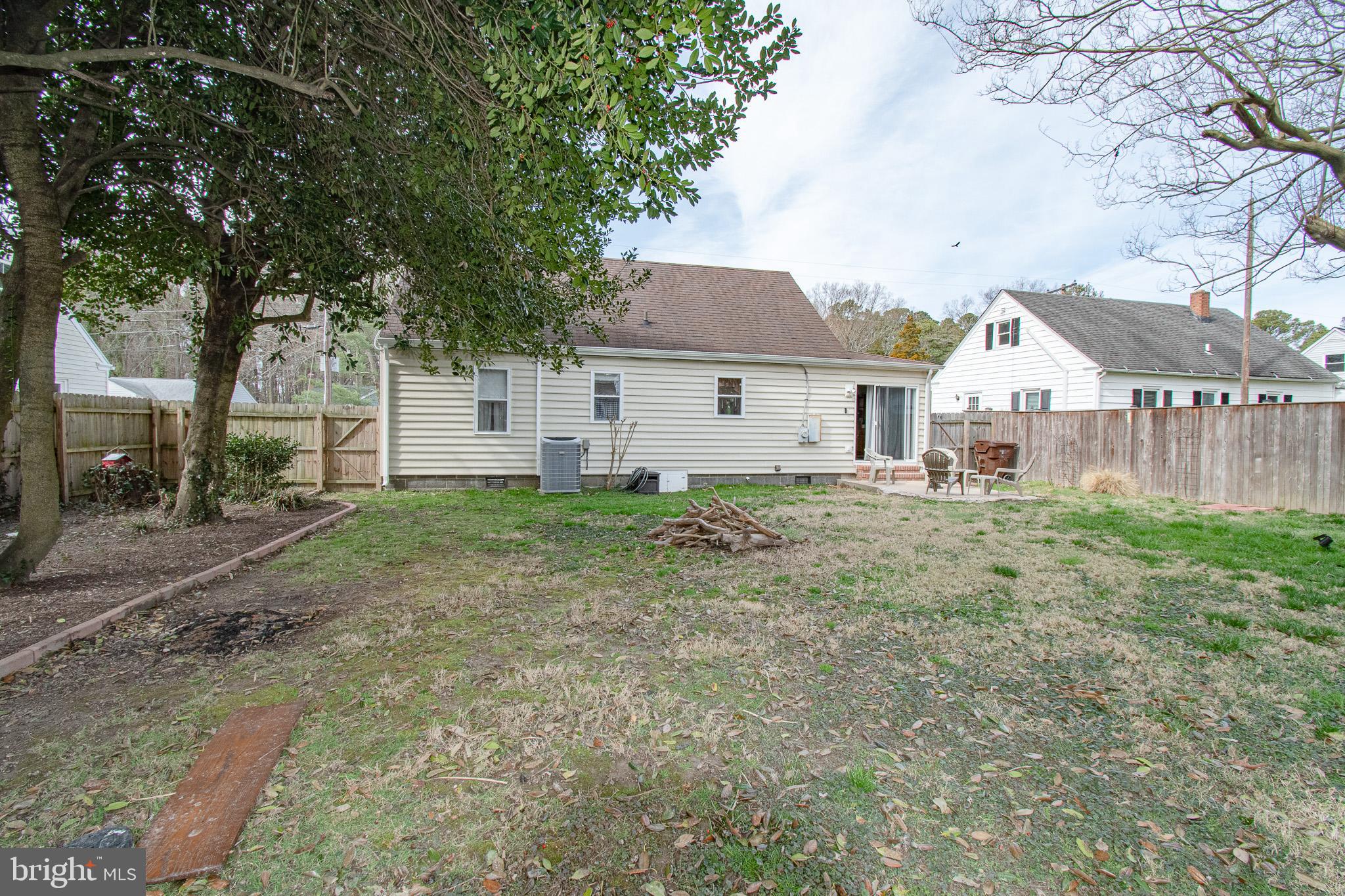 9 OAK STREET