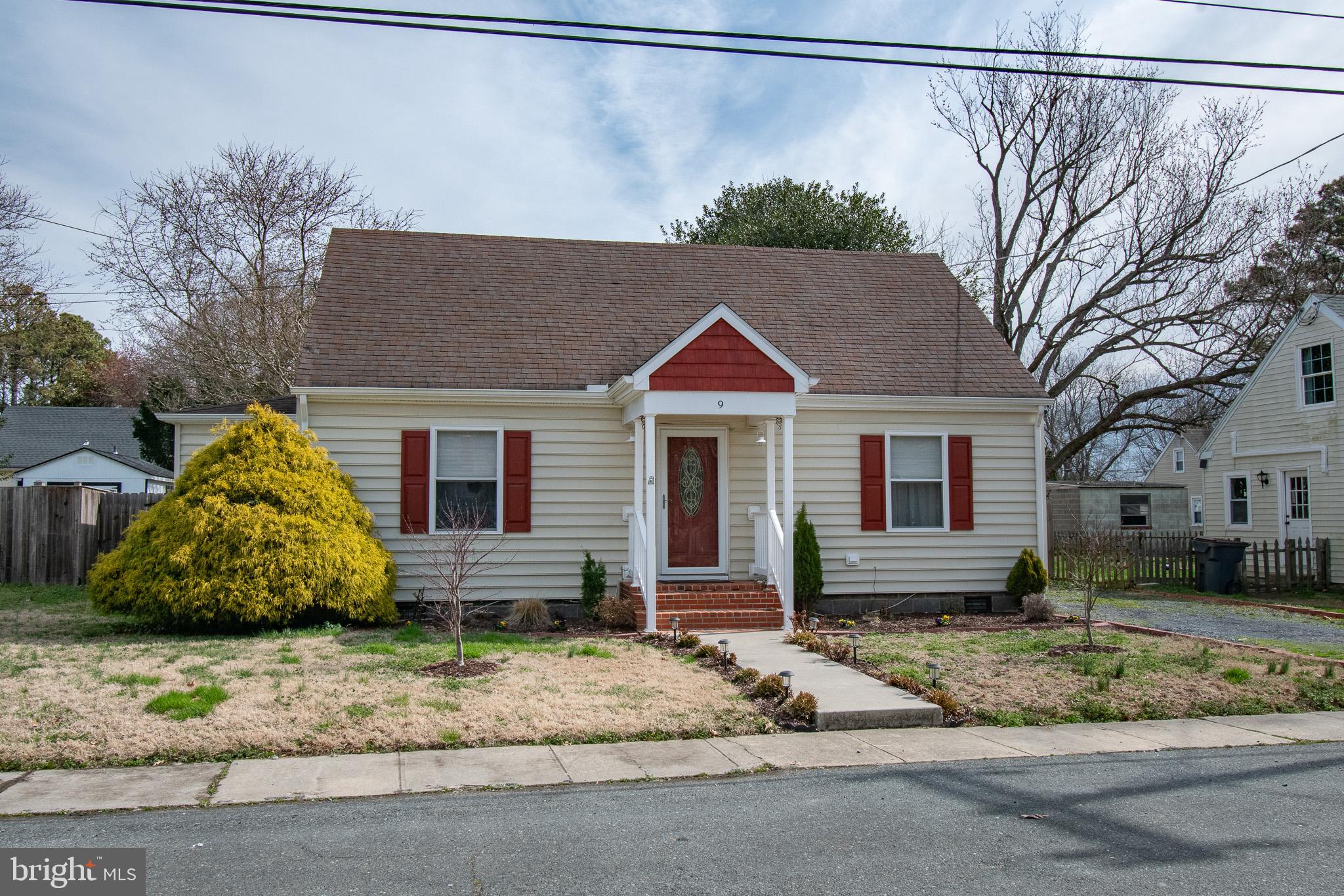 9 OAK STREET