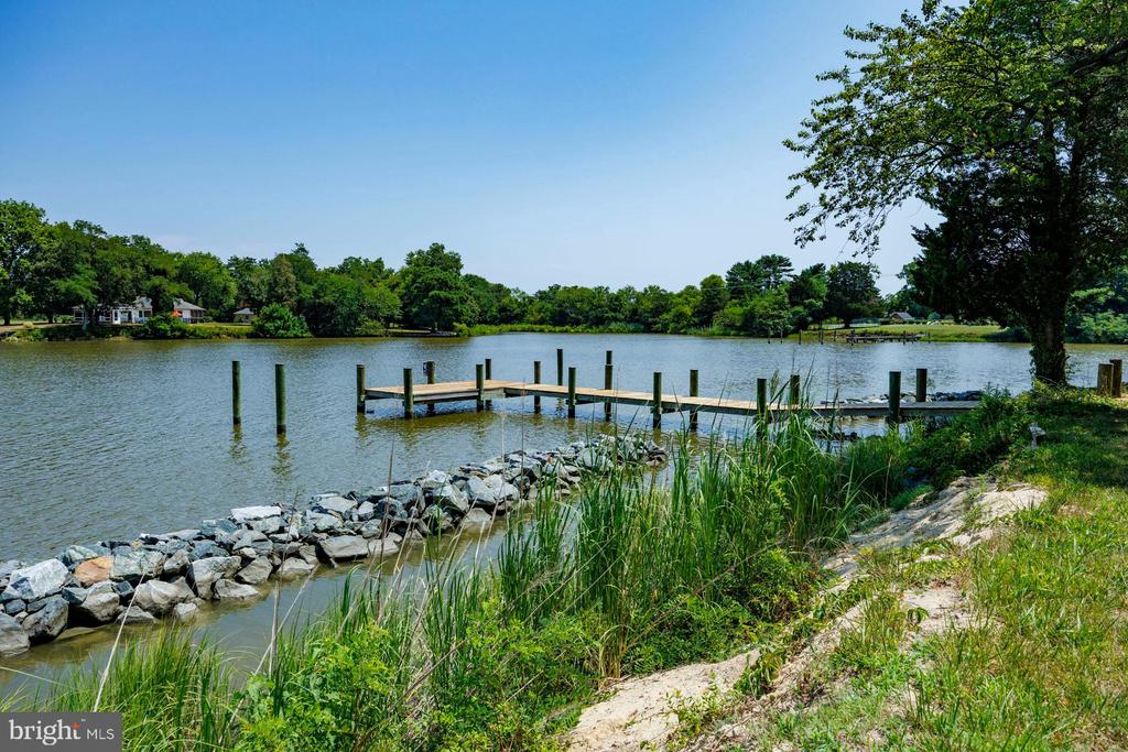 2208 HORNS POINT ROAD