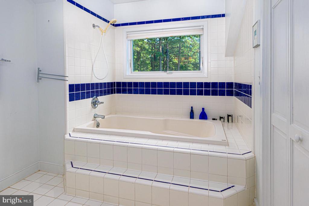 3113 BAY VIEW DRIVE