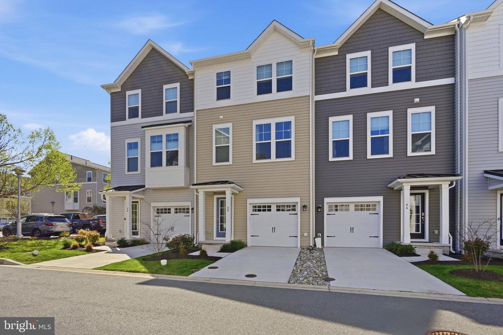 48 RIVERSIDE WHARF