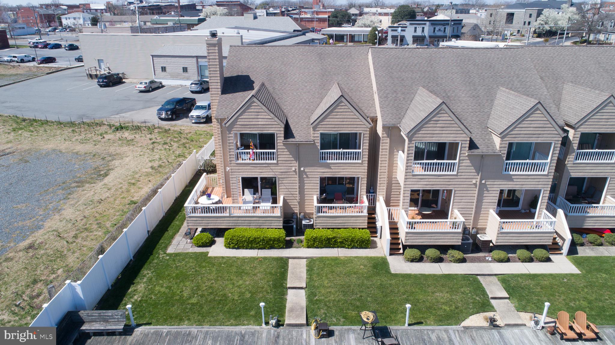 204 MARKET SQUARE 12C