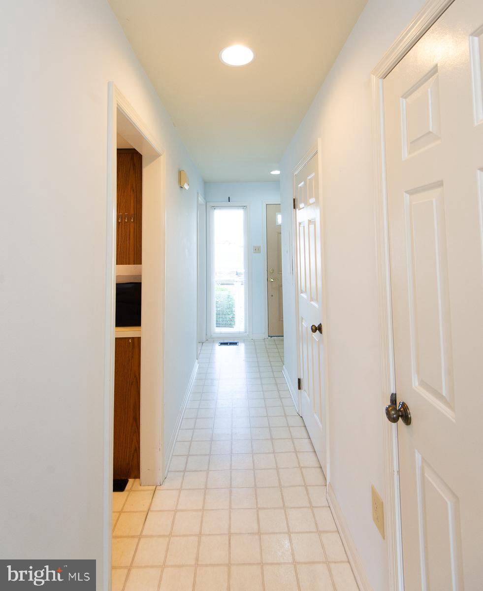 204 MARKET SQUARE 12C