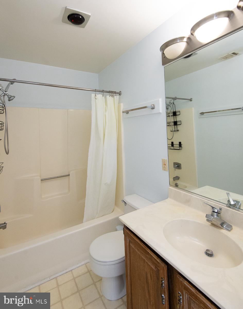 204 MARKET SQUARE 12C