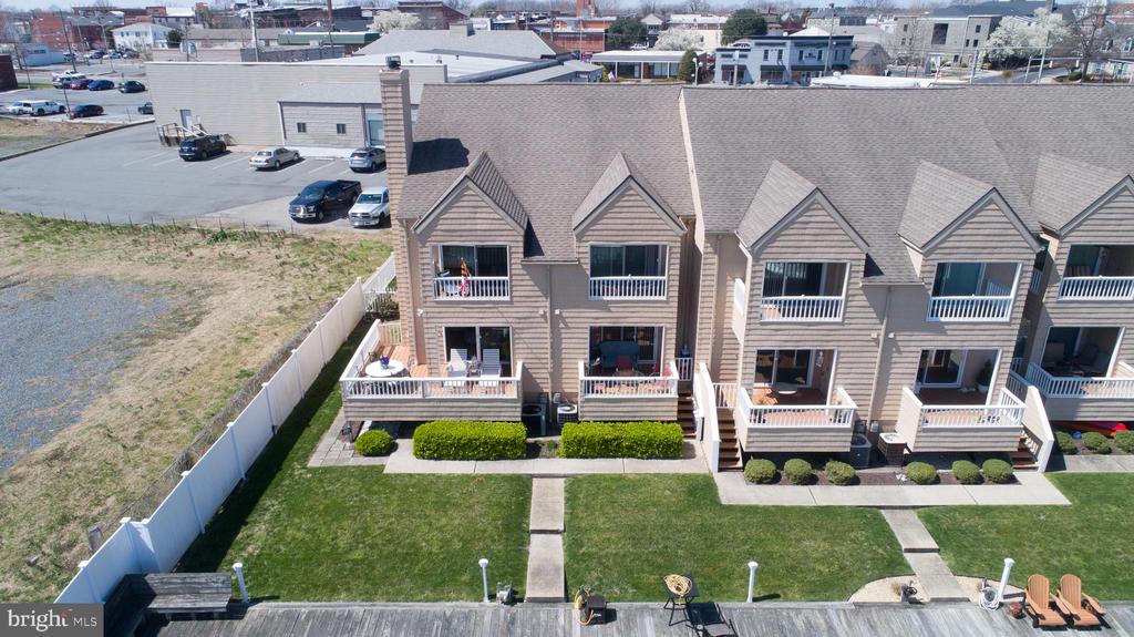 204 MARKET SQUARE 12C