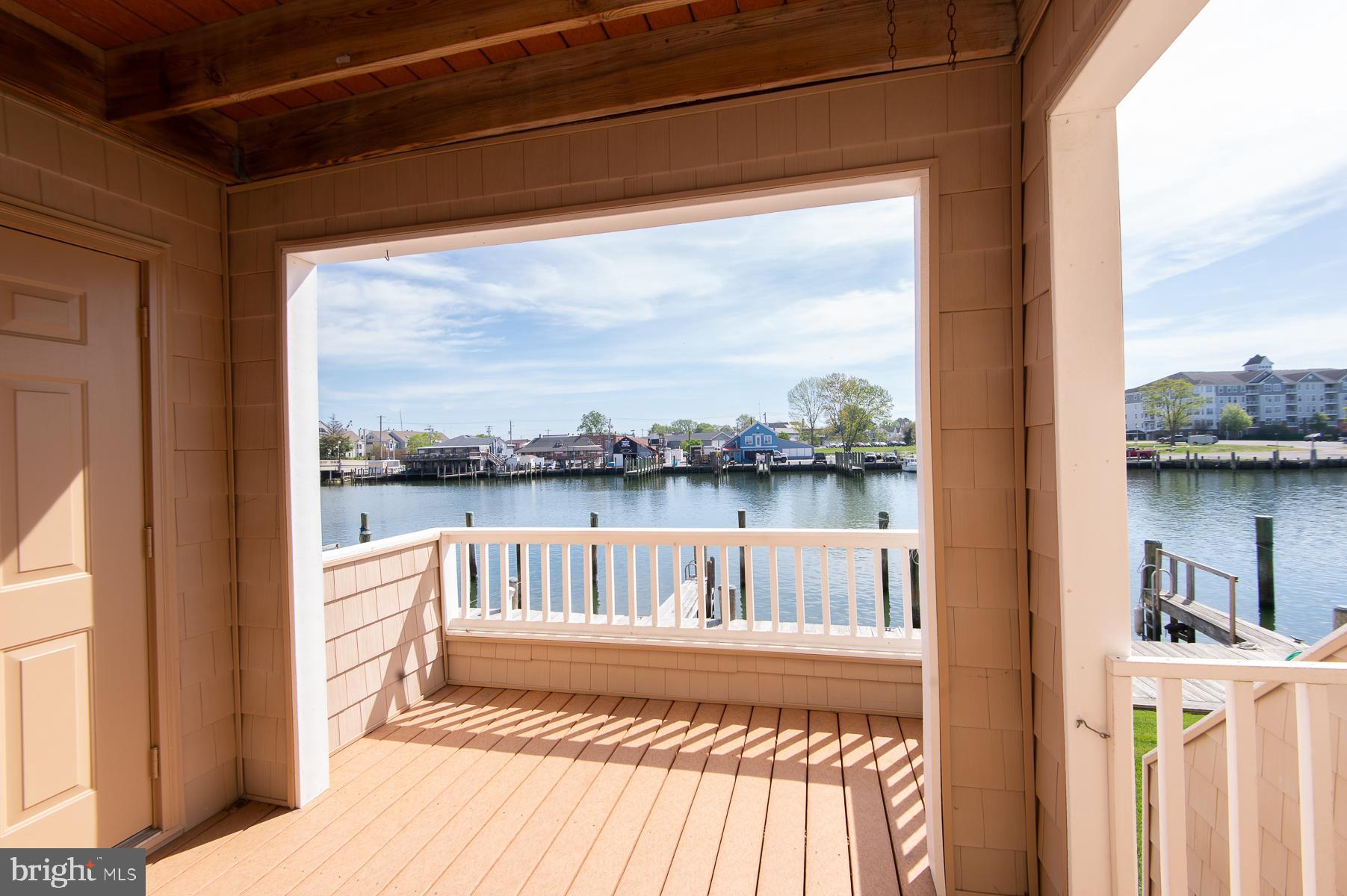 204 MARKET SQUARE 12C