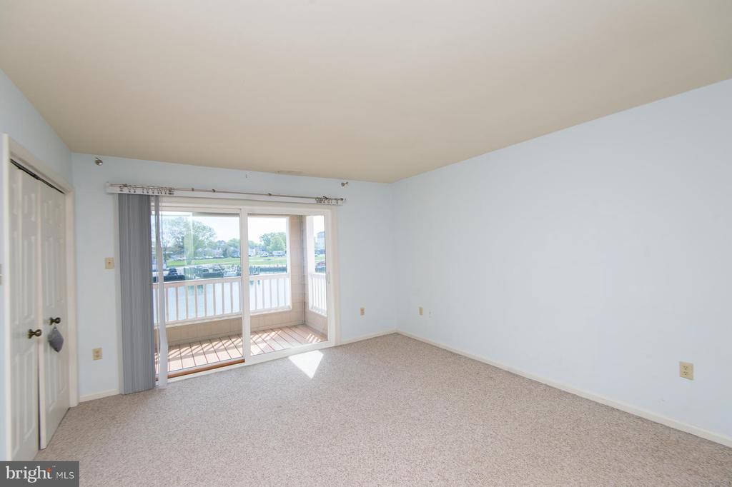 204 MARKET SQUARE 12C