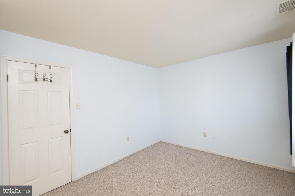 204 MARKET SQUARE 12C